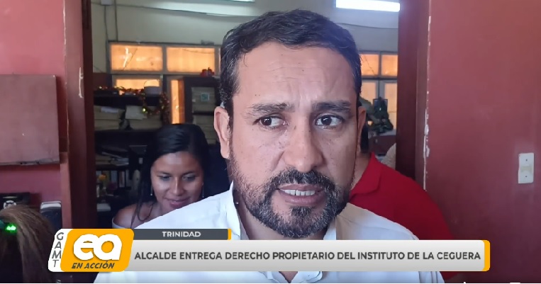 ALCALDE ENTREGA DERECHO PROPIETARIO DEL INSTITUTO DE LA CEGUERA